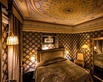Maison Grecque Hotel Extraordinaire - พาทรา - ห้องนอน