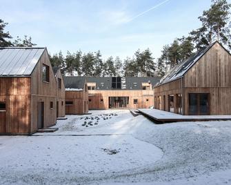 'Terra' cottage in Small Family Friendly Resort in Forest upon Warta River - Osjaków - Budynek