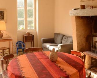 Countryside, silence, comfort: hollydays in the fields - Noyant-Villages - Comedor
