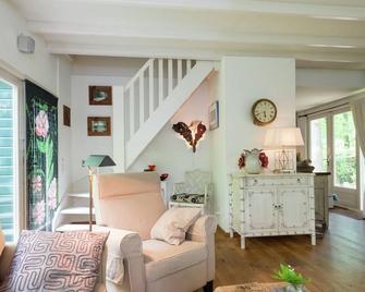Comfortable holiday home in a wooded area - Vilsteren - Sala de estar