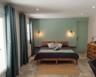 Écrin de nature sous les pins - Aurons - Habitación