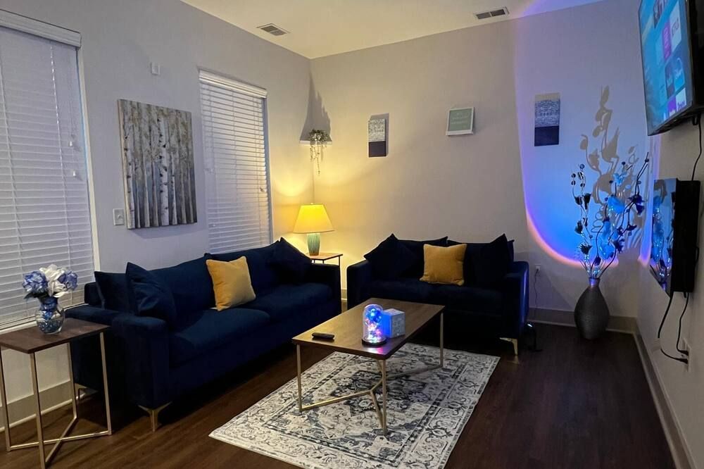 Luxury apartment in enjoyable Detroit with a River View, WiFi, AC - דטרויט - סלון