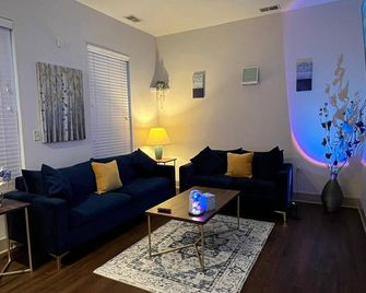 Luxury apartment in enjoyable Detroit with a River View, WiFi, AC - Detroit - Sala de estar