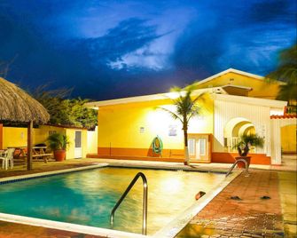 Coconut Inn - Noord - Pool