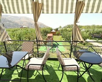 Hidden Garden Resort - Garrni - Balcón