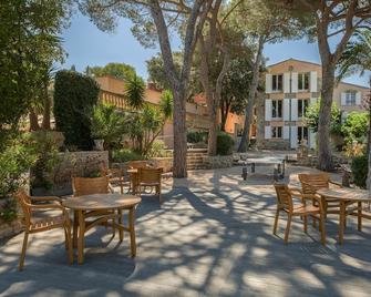 L' Escapade Hôtel & Restaurant - Le Pradet - Patio