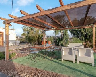 Villa 'Bioenergika Luna' with Fibre Optic Wi-Fi, Terrace, Mountain View & Garden - Lajares - Innenhof