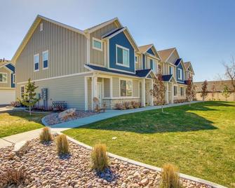 2 Mi to Zootah Providence Townhome with Fireplaces - Logan - Building