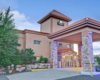 Days Inn by Wyndham Ridgefield NJ - Ridgefield - Building
