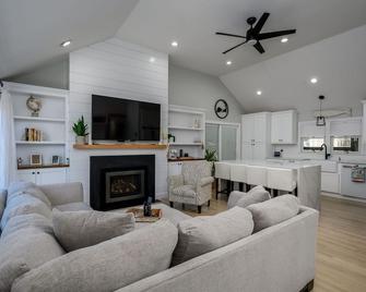 176 Sudbury Lane Hyannis Cape Cod - - Need Name - Hyannis - Living room