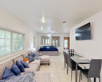 Bea's Fish Camp In The Pass - Pass Christian - Sufragerie