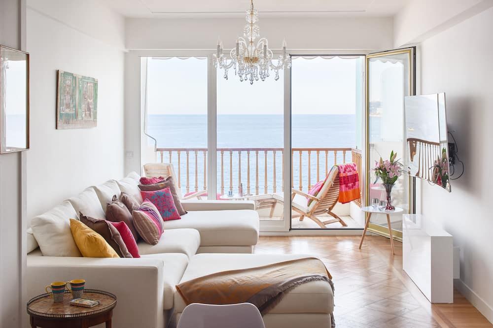 Sunlight Properties RUBY - stylish sea view apartment for 4 - ניס - סלון