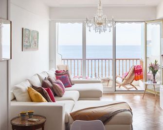 Sunlight Properties RUBY - stylish sea view apartment for 4 - Nice - Huiskamer