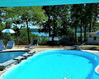 Cabin 5 at Kentucky Lake's Lynnhurst Family Resort - Murray - Pool