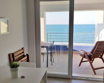 Panoramic seafront ideal for two couples - Villafranca Tirrena - Balcony