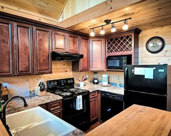 The Ridge At Glacier / Alpine Cabin #3 - Martin City - Cocina