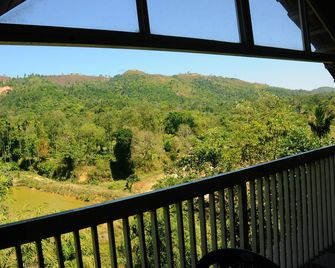 Prashanthi Resort - Madikeri - Balkon
