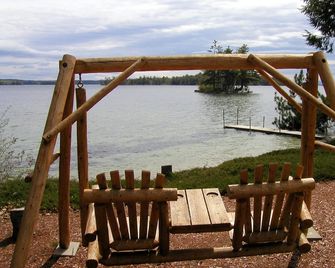 Beautiful Winnipesaukee Veasey Shore, Mountain View, Sandy beach, 50 ft dock. - Meredith - Binnenhof
