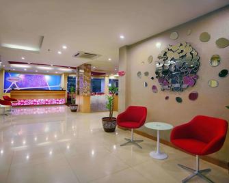 favehotel Kelapa Gading - Jakarta - Front desk