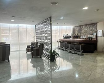 مير أوكتافيو - الخثيراس - بار