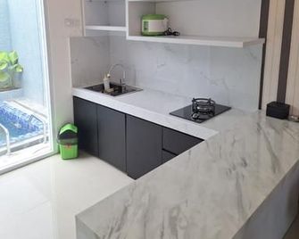 Vip Villa Balikpapan - Balikpapan - Kitchen