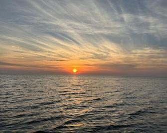 Blue Mere- Oceanside, 450 Ft To Beach Walkway, Avon Nc, Usa! - Avon
