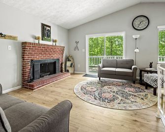 Waterfront home with dock on Kerr Lake! - Clarksville - Sala de estar