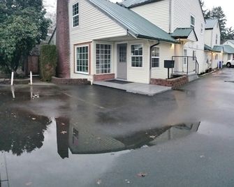 Budget Lodge By OYO Portland West - Portland - Building