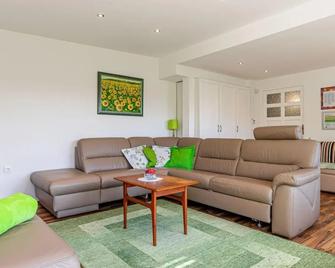 Ladybug House With Whirlpool - Happy Rentals - Moravske Toplice - Wohnzimmer