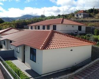 Villas Madalena - Suberb Chalet T2 Sea View and Wi-fi - Santa Cruz - Building
