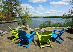 Morning Sun Cabin on Lake Metigoshe - Bottineau - Patio