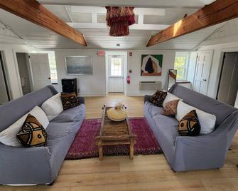 Shelter Harbor Inn - Westerly - Living room