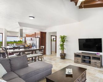 Château Genesis : Cozy Caribbean Retreat - West End Village - Sala de estar