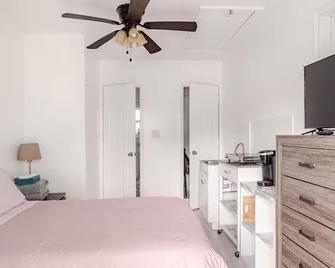 Brand new studio apartment - Vero Beach - Habitación