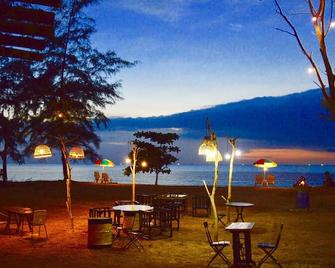 Micky Monkey Beach Hotel Phuket Maikhao Thailand - Mai Khao - Strand