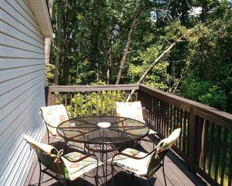Indian Creek Cabin - A Welcome Retreat. - Tryon - Balcony