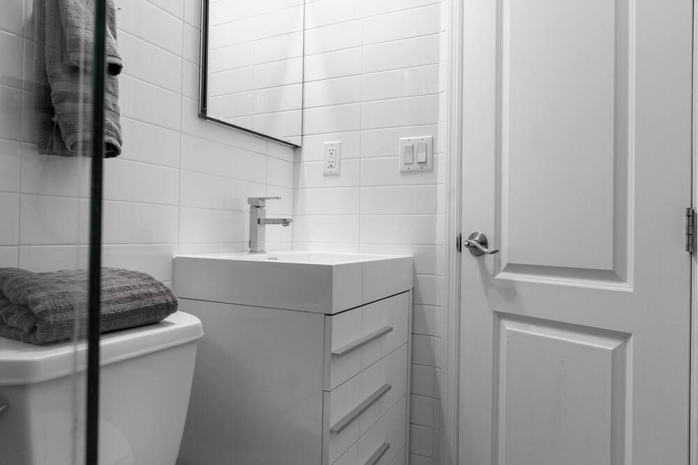 Elegant Harlem Suites - New York - Bathroom