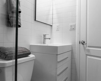 Elegant Harlem Suites - New York - Bathroom