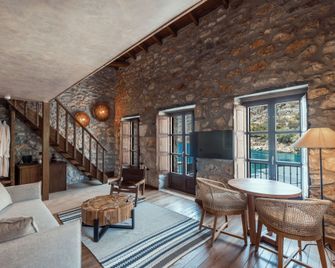 Kaseas Boutique Hotel - Neo Oitylo - Sala de estar