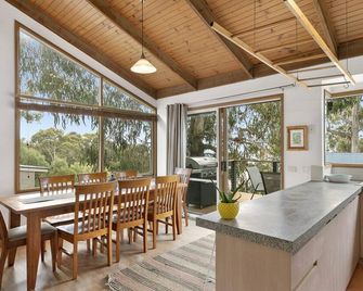 Oceans Course - Byo Linen - Lorne - Salle à manger