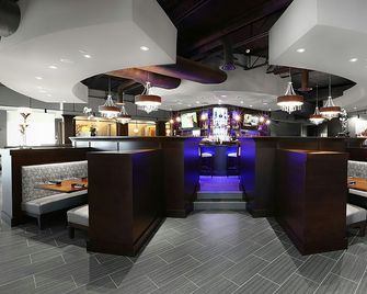 Holiday Inn & Suites East Peoria By IHG - East Peoria - Bar