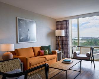 Renaissance Meadowlands Hotel - Rutherford - Living room