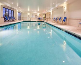 Free Breakfast, Gym, Great for Business Travelers! - Oconomowoc - Pool