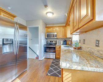 5 Mi to Trussville: Birmingham Home w/ Balcony - Birmingham - Kitchen