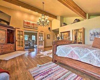 Luxe Sun Valley Retreat with Hot Tub, 3 Mi to Resort - Sun Valley - Habitación