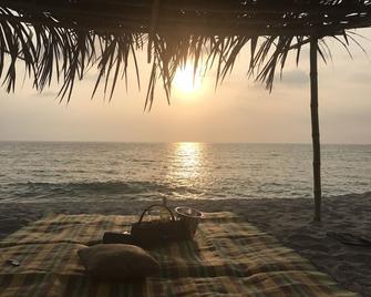 aZul Zambales Beachfront House - Botolan - Beach