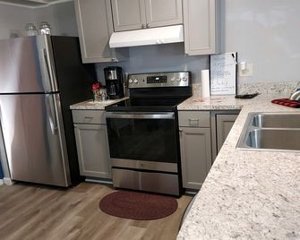 Canal Cottage Just Off The Rim Canal 2 Bedroom Cottage by RedAwning - Okeechobee - Keuken