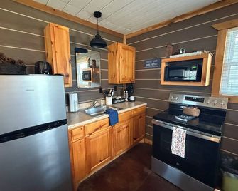 Knots Landing - A romantic getaway w/hot tub - Afton - Kitchen