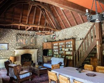 Large character house with many spaces - Tremolat - Sala de estar