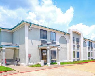 Capital O Fairway Inn - Baytown La Porte Tx - La Porte - Edificio